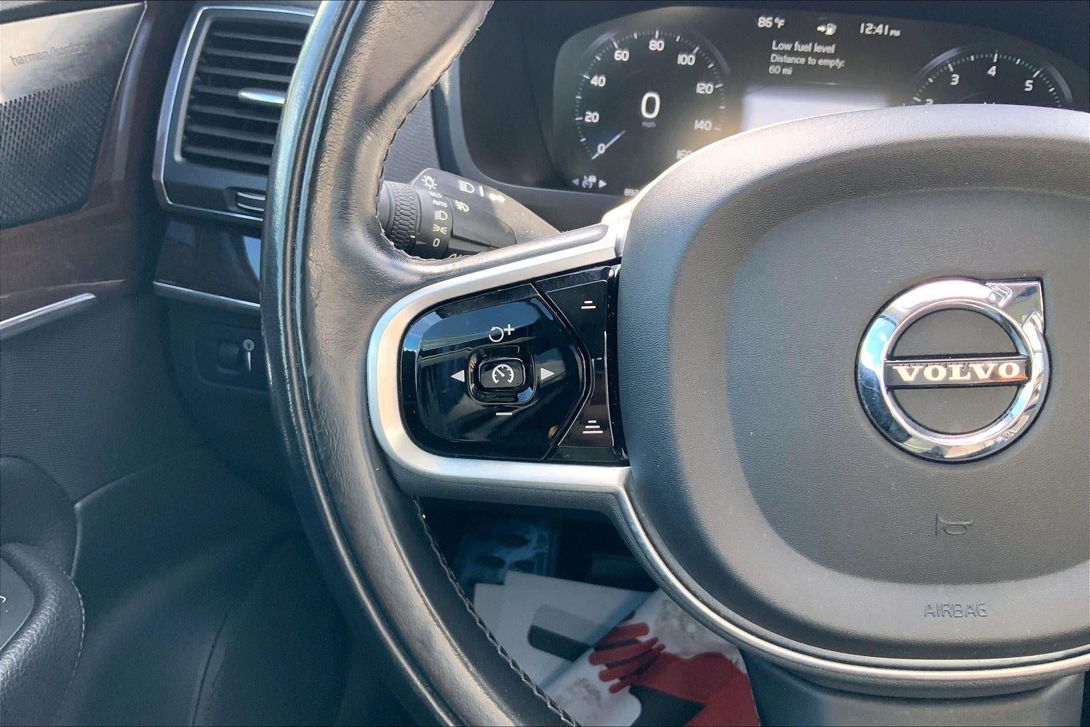 2019 Volvo XC90 Momentum