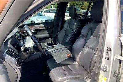 2019 Volvo XC90 Momentum