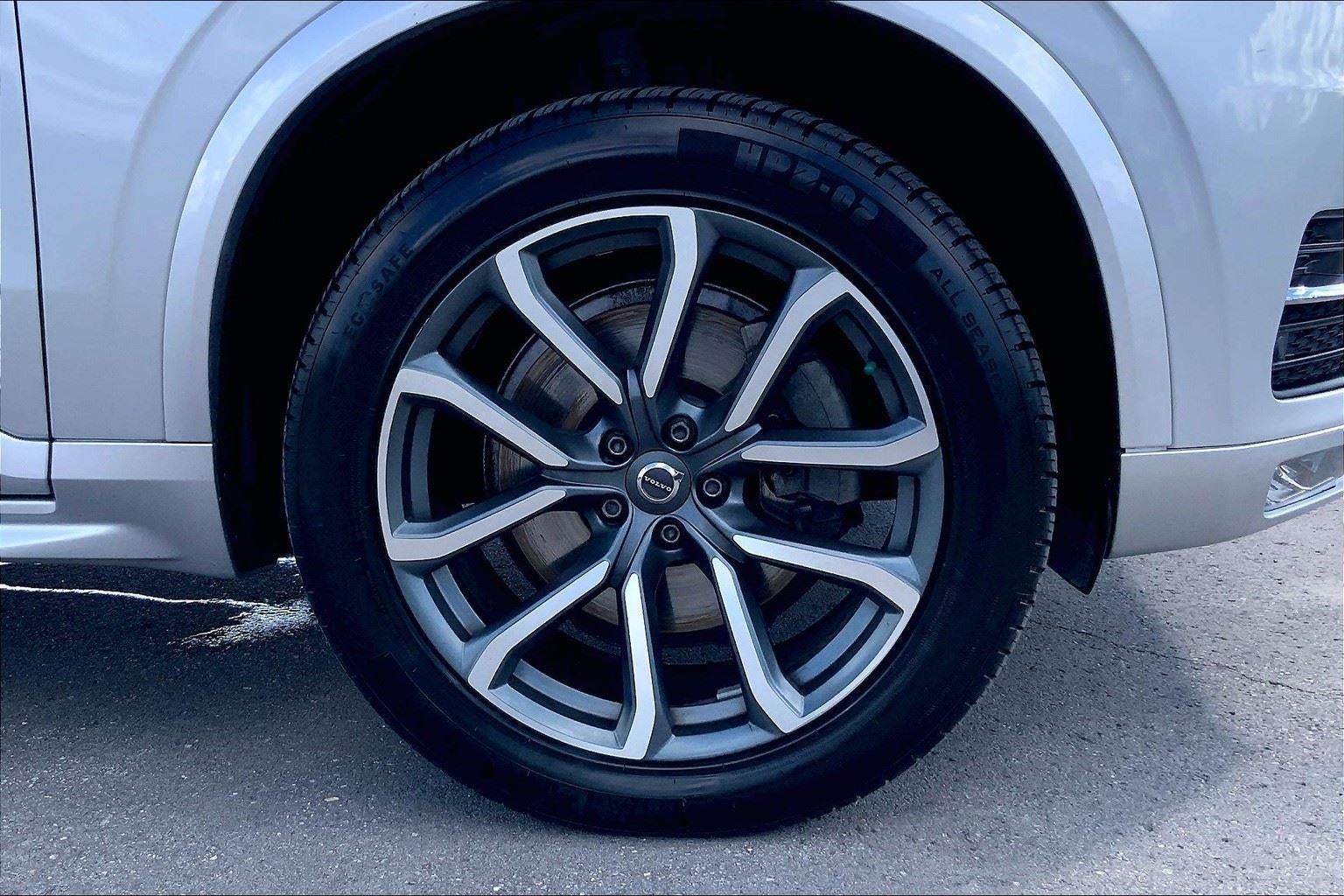 2019 Volvo XC90 Momentum