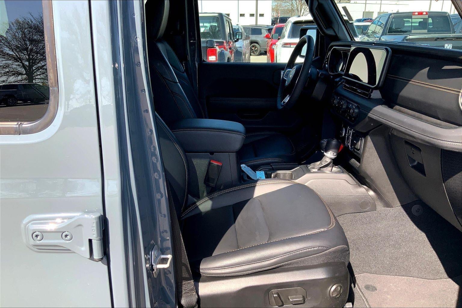 2024 Jeep Wrangler 4-Door Sahara 4x4