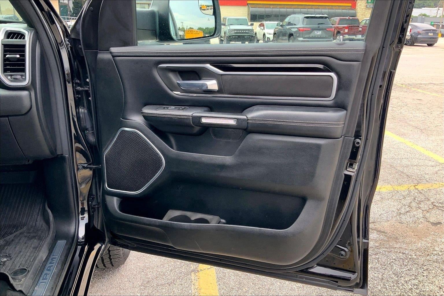 2020 RAM 1500 Laramie Crew Cab 4x4 5'7' Box