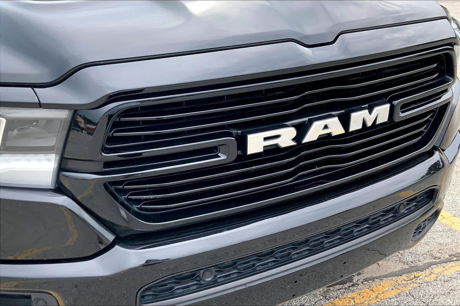2020 RAM 1500 Laramie Crew Cab 4x4 5'7' Box