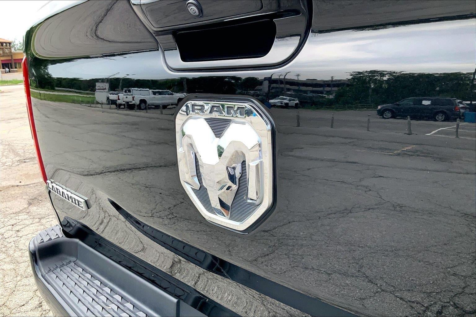 2020 RAM 1500 Laramie Crew Cab 4x4 5'7' Box
