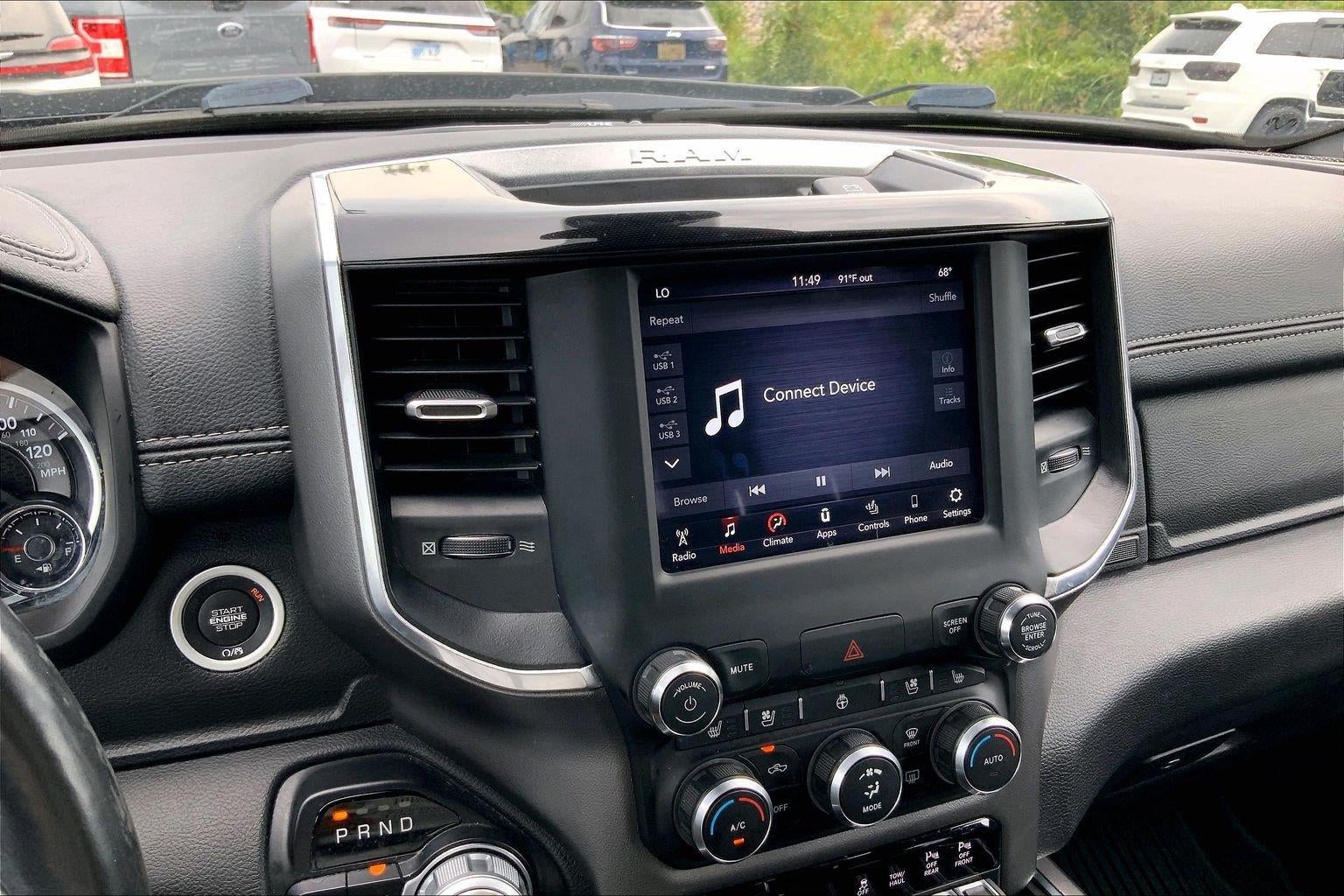 2020 RAM 1500 Laramie Crew Cab 4x4 5'7' Box