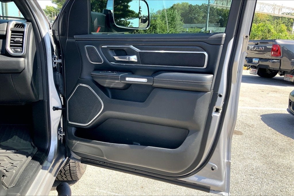 2023 RAM 1500 Laramie Crew Cab 4x4 5'7' Box