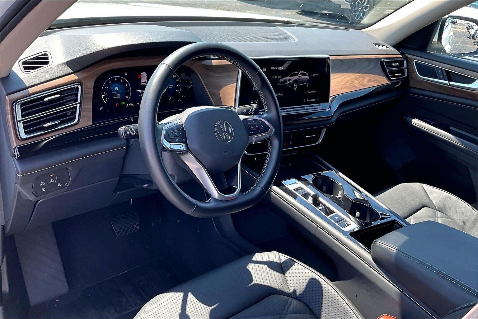 2025 Volkswagen Atlas 2.0T SE w/Technology