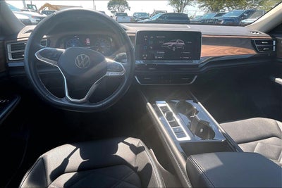 2025 Volkswagen Atlas 2.0T SE w/Technology