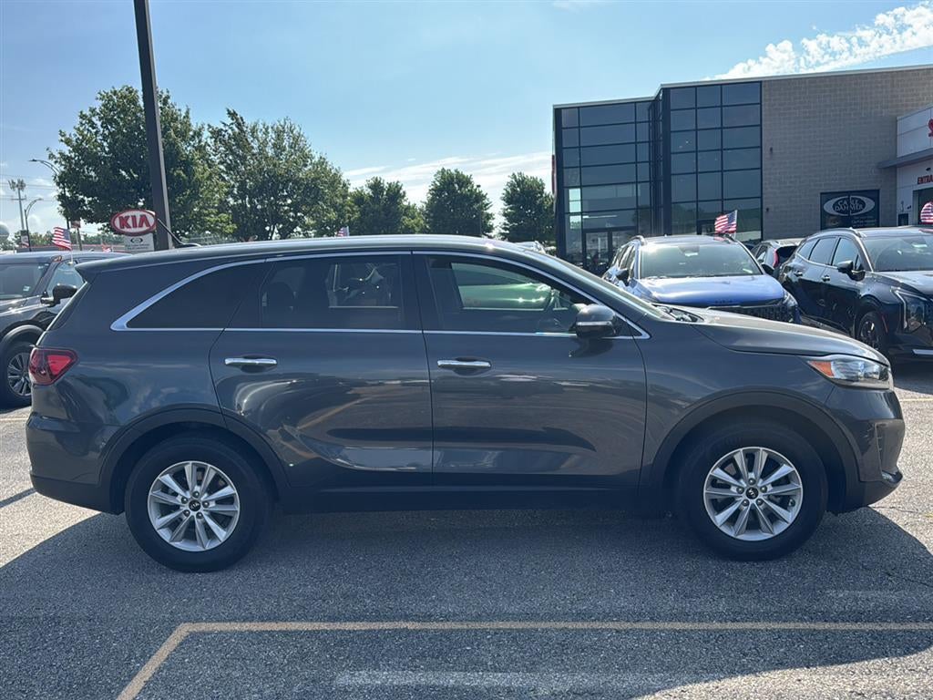 Used 2020 Kia Sorento LX with VIN 5XYPG4A33LG627770 for sale in Kansas City