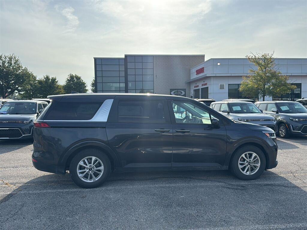 2022 Kia Carnival LX